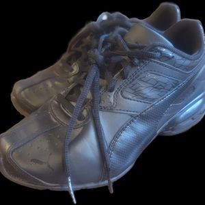 Kids 4.5c Puma athletic shoe